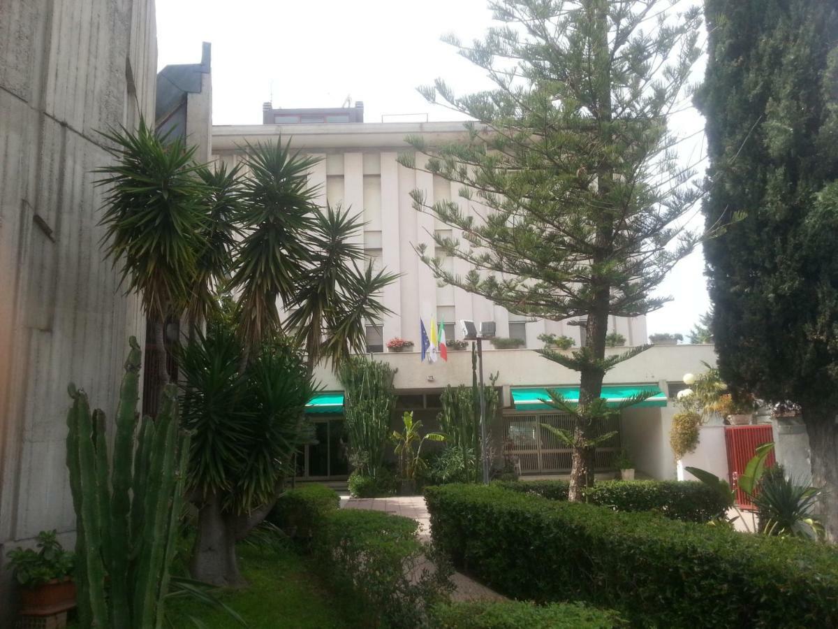 Centro Giovanile Padre Minozzi Hotell Policoro Eksteriør bilde